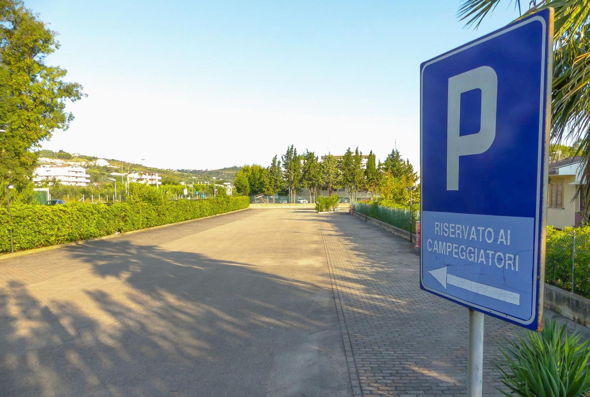 Camping & Residence Il Pioppeto Vasto Exteriör bild